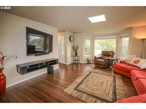 1734 NE Shale Court Roseburg OR 97470