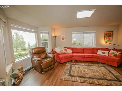 1734 NE Shale Court Roseburg OR 97470
