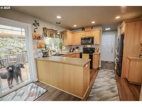 1734 NE Shale Court Roseburg OR 97470