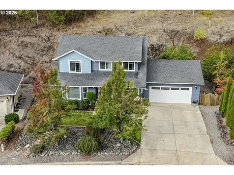 1734 NE Shale Court Roseburg OR 97470