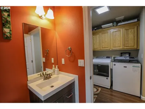 1734 NE Shale Court Roseburg OR 97470