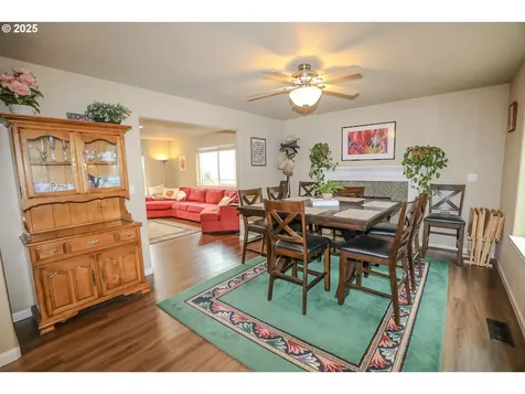 1734 NE Shale Court Roseburg OR 97470