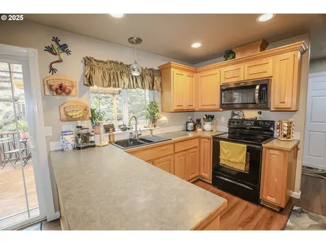 1734 NE Shale Court Roseburg OR 97470