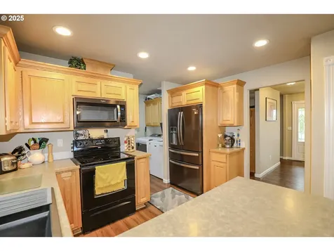 1734 NE Shale Court Roseburg OR 97470