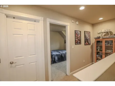 1734 NE Shale Court Roseburg OR 97470