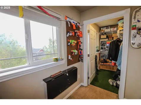 1734 NE Shale Court Roseburg OR 97470