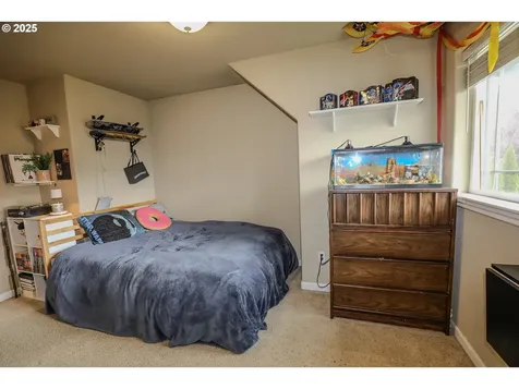 1734 NE Shale Court Roseburg OR 97470