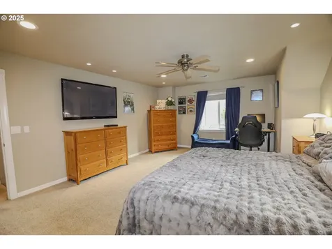 1734 NE Shale Court Roseburg OR 97470
