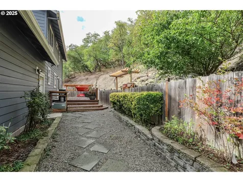 1734 NE Shale Court Roseburg OR 97470