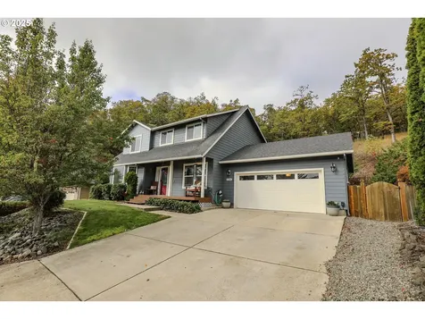 1734 NE Shale Court Roseburg OR 97470