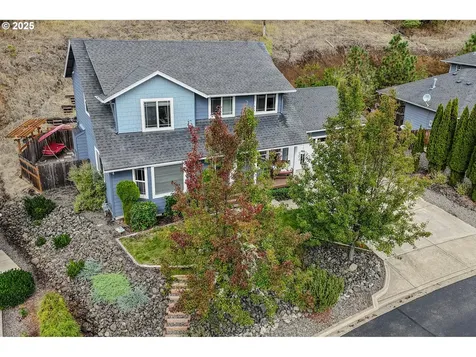 1734 NE Shale Court Roseburg OR 97470