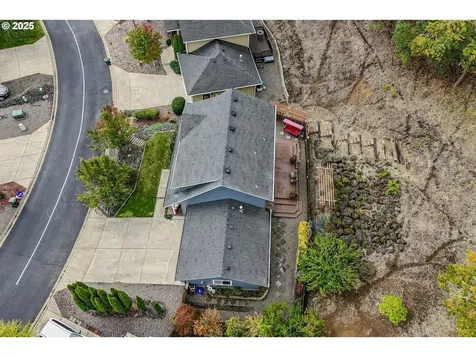 1734 NE Shale Court Roseburg OR 97470