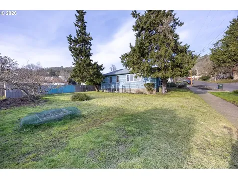 764 NE Nash Street Roseburg OR 97470