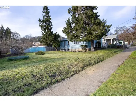 764 NE Nash Street Roseburg OR 97470