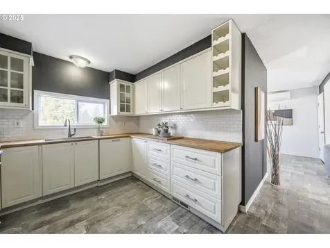 615 Mount Hood Street Oregon City OR 97045
