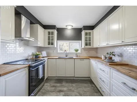 615 Mount Hood Street Oregon City OR 97045