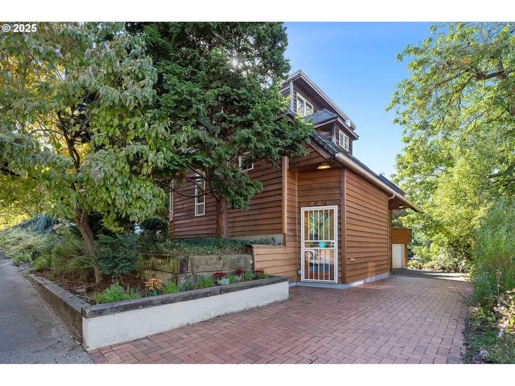 223 SE 62nd Avenue Portland OR 97215