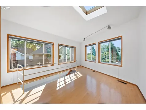 223 SE 62nd Avenue Portland OR 97215