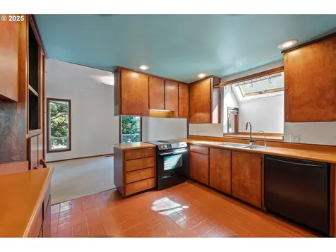 223 SE 62nd Avenue Portland OR 97215