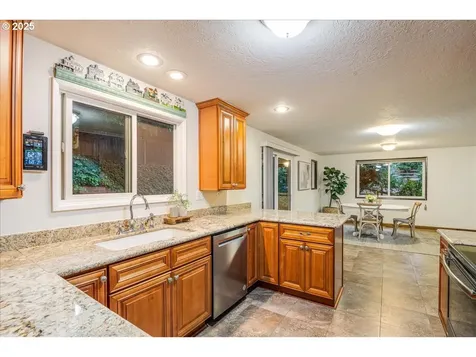 3896 Cedaroak Drive West Linn OR 97068