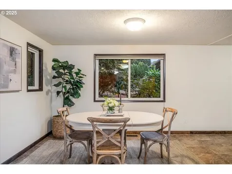 3896 Cedaroak Drive West Linn OR 97068
