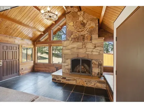 940 Oak Terrace Sweet Home OR 97386
