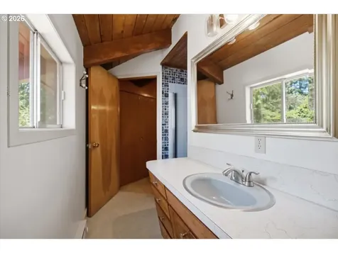 940 Oak Terrace Sweet Home OR 97386