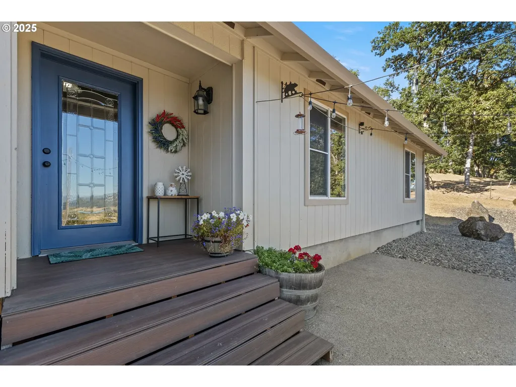 941 Colonial Road Roseburg OR 97471