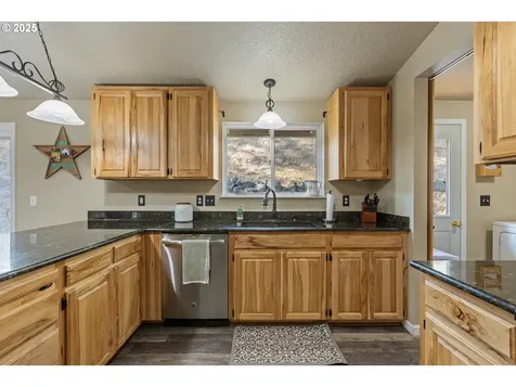 941 Colonial Road Roseburg OR 97471