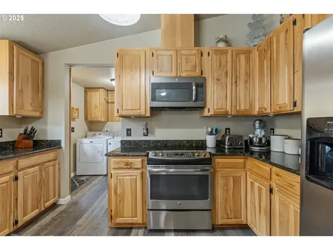 941 Colonial Road Roseburg OR 97471