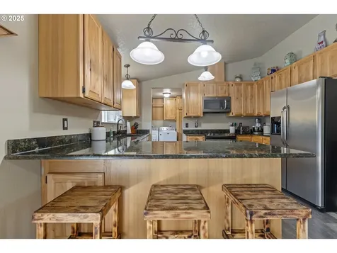 941 Colonial Road Roseburg OR 97471