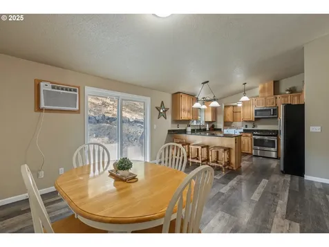 941 Colonial Road Roseburg OR 97471