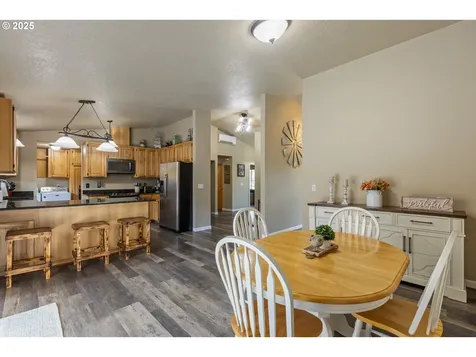 941 Colonial Road Roseburg OR 97471