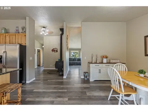 941 Colonial Road Roseburg OR 97471
