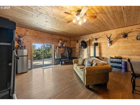 941 Colonial Road Roseburg OR 97471