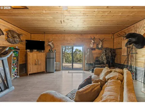 941 Colonial Road Roseburg OR 97471