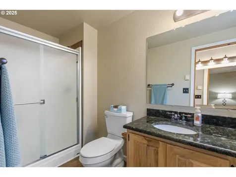941 Colonial Road Roseburg OR 97471