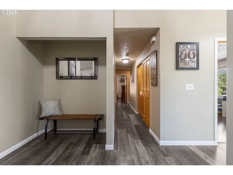 941 Colonial Road Roseburg OR 97471