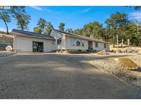 941 Colonial Road Roseburg OR 97471