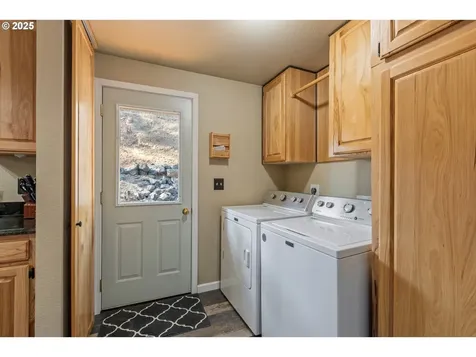 941 Colonial Road Roseburg OR 97471