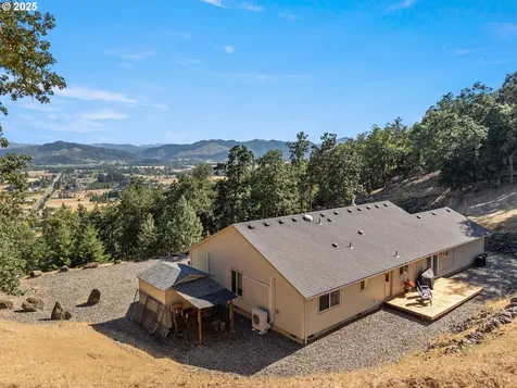 941 Colonial Road Roseburg OR 97471