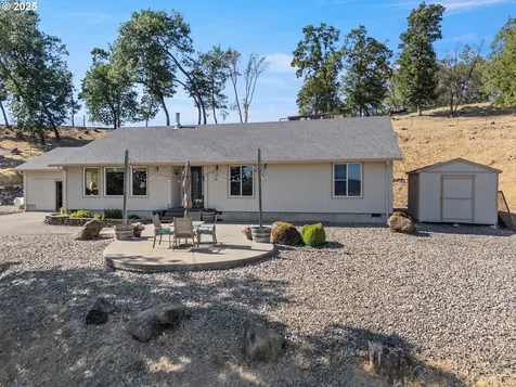 941 Colonial Road Roseburg OR 97471