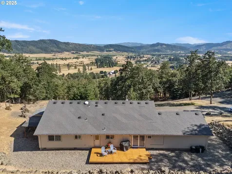 941 Colonial Road Roseburg OR 97471