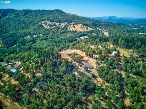 941 Colonial Road Roseburg OR 97471