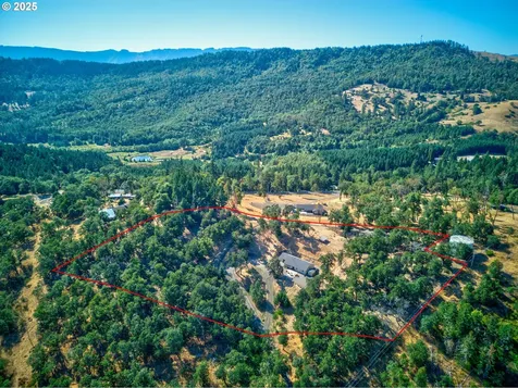 941 Colonial Road Roseburg OR 97471