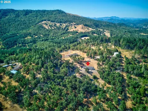 941 Colonial Road Roseburg OR 97471