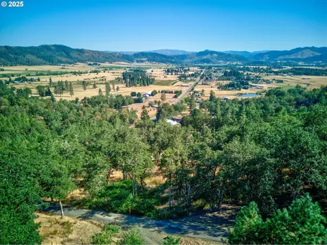 941 Colonial Road Roseburg OR 97471