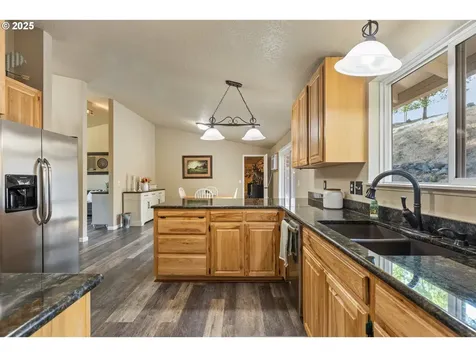 941 Colonial Road Roseburg OR 97471