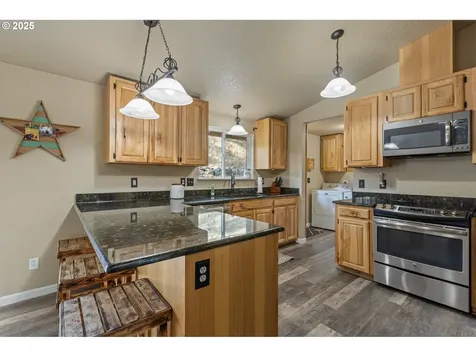 941 Colonial Road Roseburg OR 97471