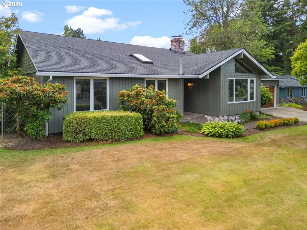706 NW Queens Court Hillsboro OR 97124